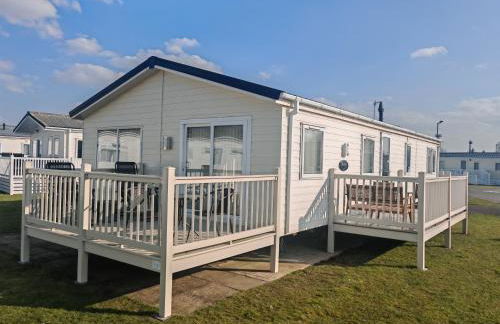 Manor Park Dog Friendly 2 bed, 6 berth Lodge with decking 600 Yard's From The Beach In Hunstanton - Foto 1