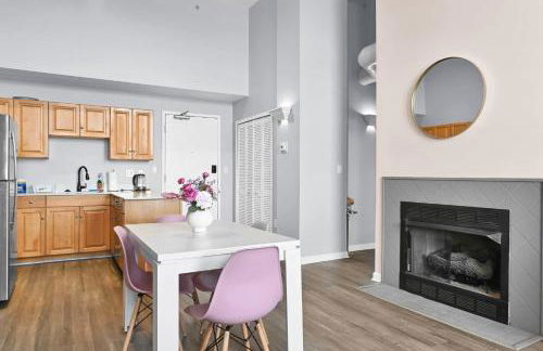 Pink playhouse sq near Progressive field & CSU - Photo 6