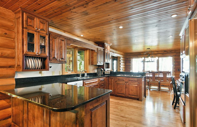 Lumberjack Lodge - Photo 11