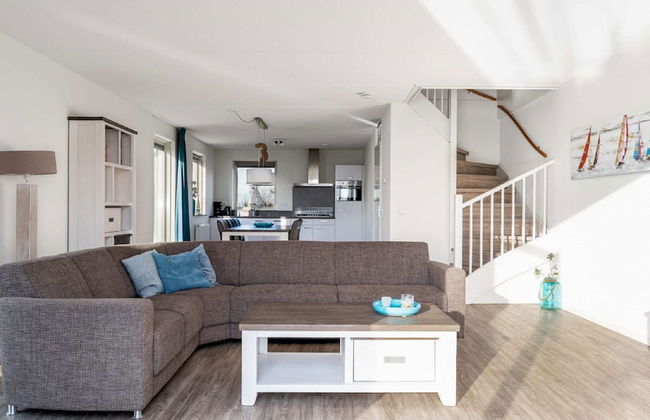 Holiday Home With Private Jetty on Water - Foto 9