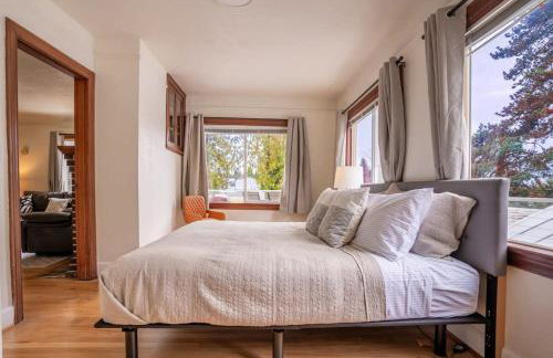 Burien's 3-BR Middle Unit Retreat with Deck BBQ - Foto 2