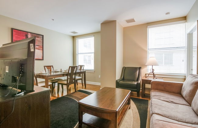 Bluebird Suites near AutoZone Park - Foto 32