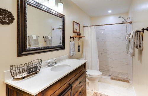 Deck and Game Room! Lakefront Blue Ridge Mtn Gem - Foto 17