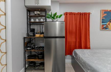 Cozy and Private Studio w Outdoor Deck - Photo 10