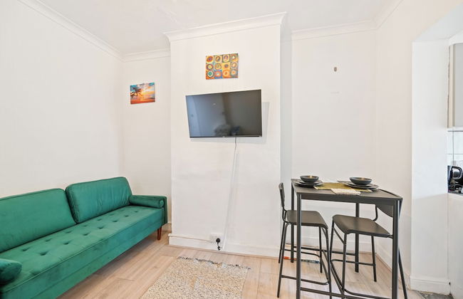 2-bed - Sleeps 4 - With Garden - Photo 6