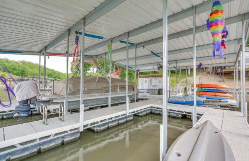 Views and Private Dock Lake of the Ozarks Retreat! - Foto 38