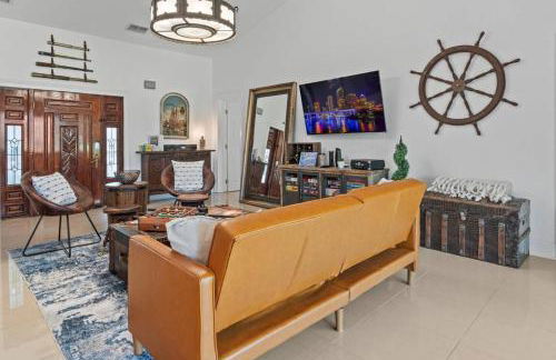 Hideout on the Hillsborough is a Gorgeous Renovated 3BR Pet Friendly Home on the Hillsborough River located in the North End of Seminole Heights - Foto 12