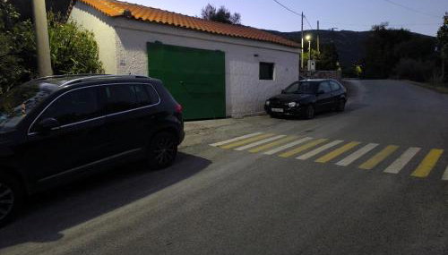 HoneyHouse - Photo 4