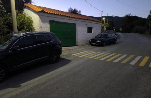 HoneyHouse - Photo 4