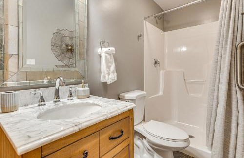 Private Hot Tub, Steps to Main St Saluda Retreat - Foto 34