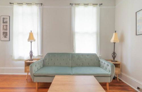 Midcentury Modern - central location to all - Foto 8