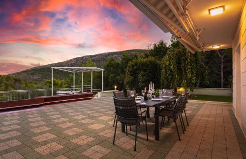 Luxury Villa Lovric with private heated pool, Jacuzzi, Sauna and private tavern - Foto 25