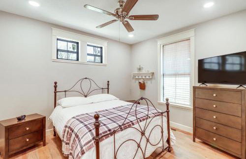 Riverfront Mountain View Cabin with Deck and Grill! - Foto 14