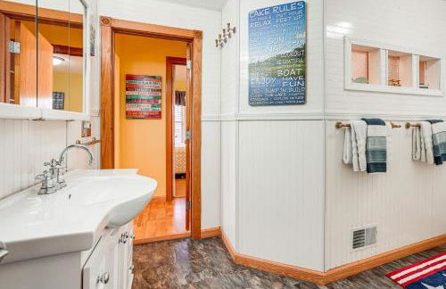 Delton Lake House with Boat Dock Fish, Swim and More! - Foto 14