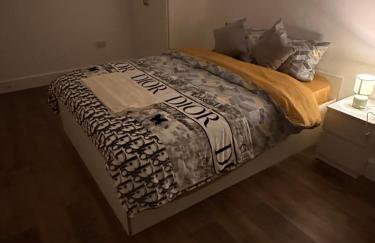 Lovely Hillingdon Family Holiday Home - 6 bedrooms - Foto 8