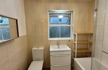 Stylish & spacious 3 bedroom entire house in Lisburn with parking - Foto 18