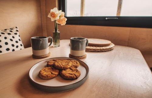 Luxury Glamping Cabin with Outdoor Bath on Cornish Meadow - Photo 25