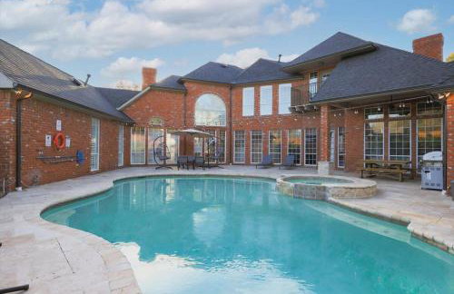 Gorgeous Vacation Home w Private Pool - Photo 57