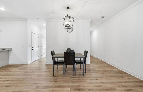 Modern 2BR2BA Retreat Bright & Airy - Foto 14