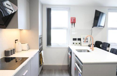 Modern 4 BR flat with 4 ensuites in central Reading - Photo 16