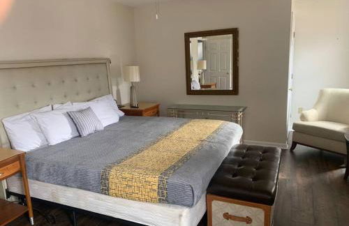 Large near Shops/Dining & easy access to freeway - Foto 26