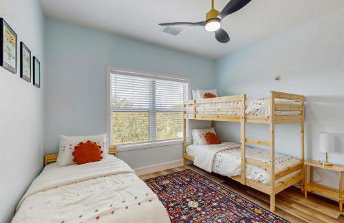 Modern Living in Texas! Home 2 Blocks to Lake LBJ - Foto 17