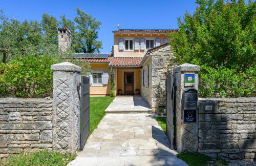 Villa Lipa for 8 persons near Pula with 41 m2 heated pool, beautiful garden, sauna & kids playground - Foto 12