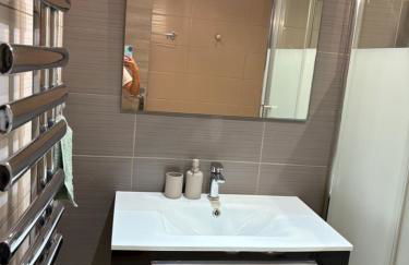 Elegant Apartment Terrace Port of Nice - Photo 2