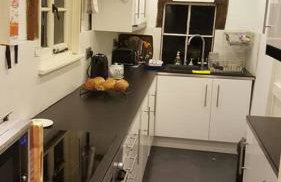 Entire Thatched Cottage - Photo 9