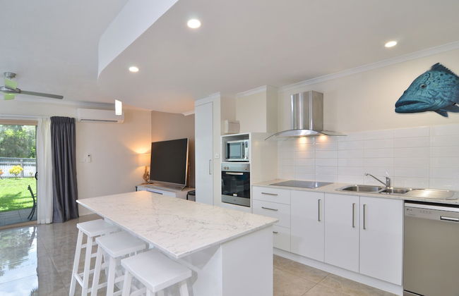 Seascape Holidays – 3 Reef Terraces on St Crispins - Foto 7