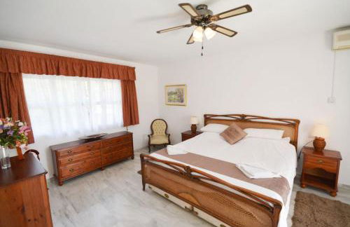 A lovely family villa with heated pool - Photo 23