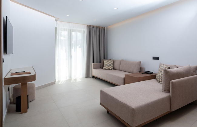 Galaxy Suites Boutique Resort - Photo 15