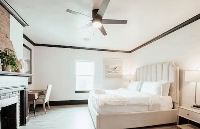 Cozy 6BR Home Near Plaza Dist -sleeps 15 - Photo 29