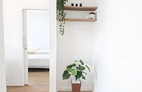 Varanda ensolarada a alguns passos do mar - Foto 6