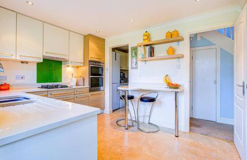 Serene Family Escape - Spacious, Near Thorpe Bay and Southend, Beaches & Amenities - Pass the Keys - Foto 9