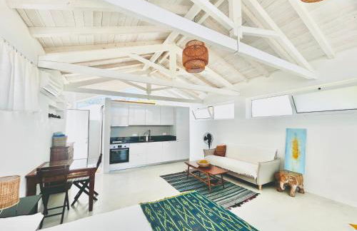 Barn Cottage at Yoga Farm with Natural Swimming Pool near Beach - Foto 3