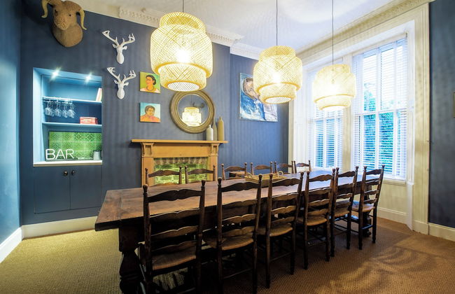 Maya's Glasgow Holiday Homes - Photo 1