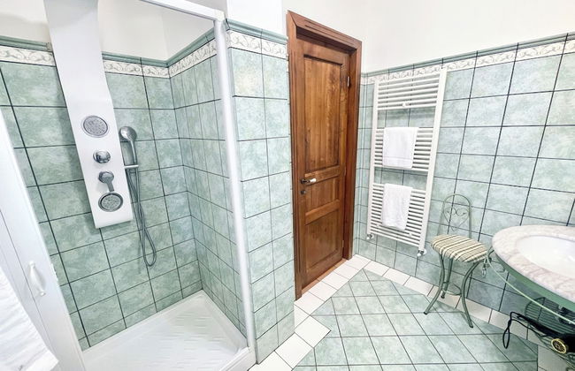 Pool, Jacuzzi and Events Room - Charming Villa in Umbria - Sleeps 24 - Lake View - Foto 52