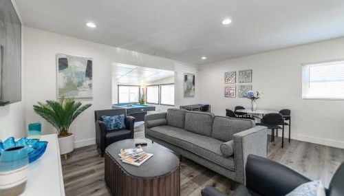 Spacious Disneyland 5 Bedroom 4 Bath House with Game Room - Photo 2