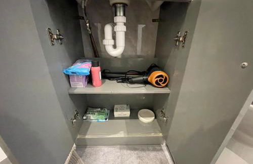 Spacious Flat! Sleeps 7, Pet Friendly and Parking - Photo 25