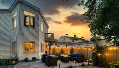 Patio Paradise Stylish 3BR Home with Gaming Room - Foto 1