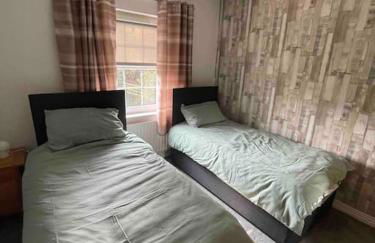 Spacious 4 bedroom house with large garden - Foto 13