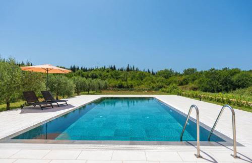 Green & Blue Five Bedroom Villa with Private Pool and Complete Privacy - Photo 56