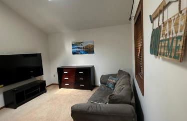 Pocono Hideout Family Home with Hot Tub Deck Sunroom Pool Big Bass Lake Larsen Lake Gouldsboro Clifton Township - Foto 57