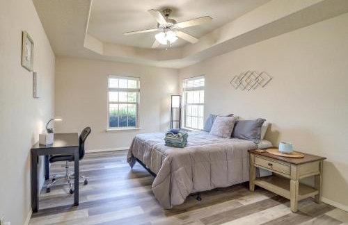 Central Bentonville Home with Fenced Yard! - Foto 17