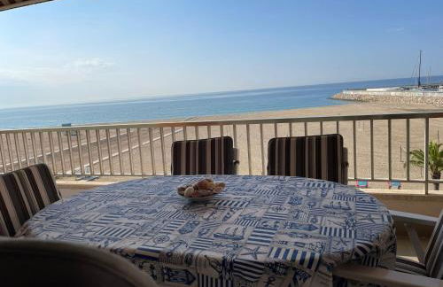 Apartamento en primera línea de mar - Foto 3