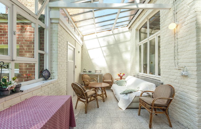 Spacious Holiday Home With Garden - Photo 18