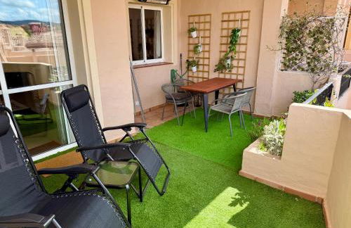 Gorgeous 2 bed Duquesa apartment, 2 pools, easy parking and 2 large balconies, 1 with stunning views - Foto 19