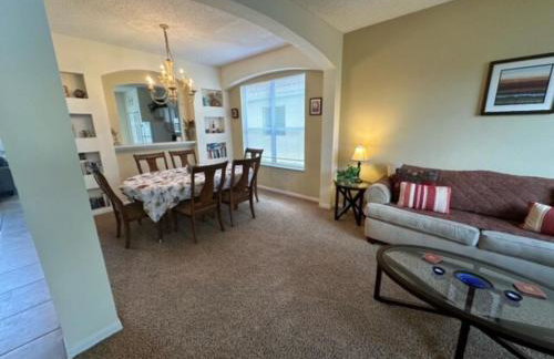 South Facing Pool Home - Room for the Whole Family! - Foto 10