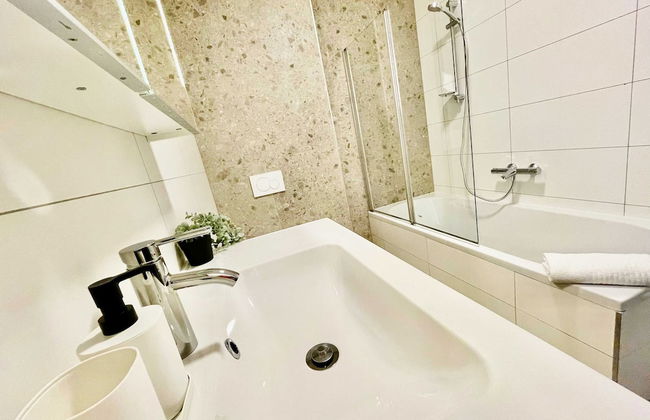 Luxury 2BR 1BA Near Fashion District by Oneluxstay - Foto 55